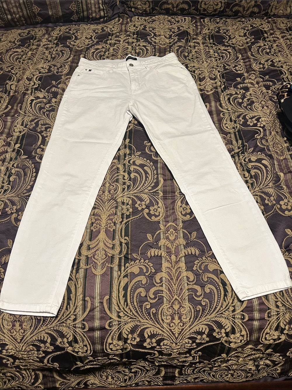 Women's Curve Appeal Elastic Waist Tappered Leg White Slim Jeans Size 10/30